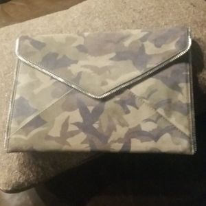 Camouflage Bird Print Zipper Detail Thin Clutch